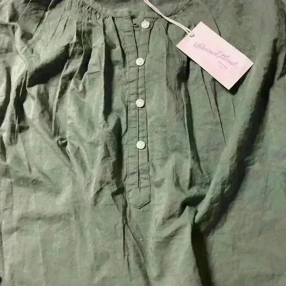 ❤️5/$25❤️ Olive green blouse - Picture 3 of 4